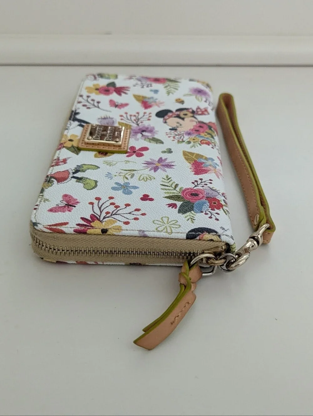 Dooney And Bourke X Disney Minnie Mouse Flower And Garden Wallet Wristlet